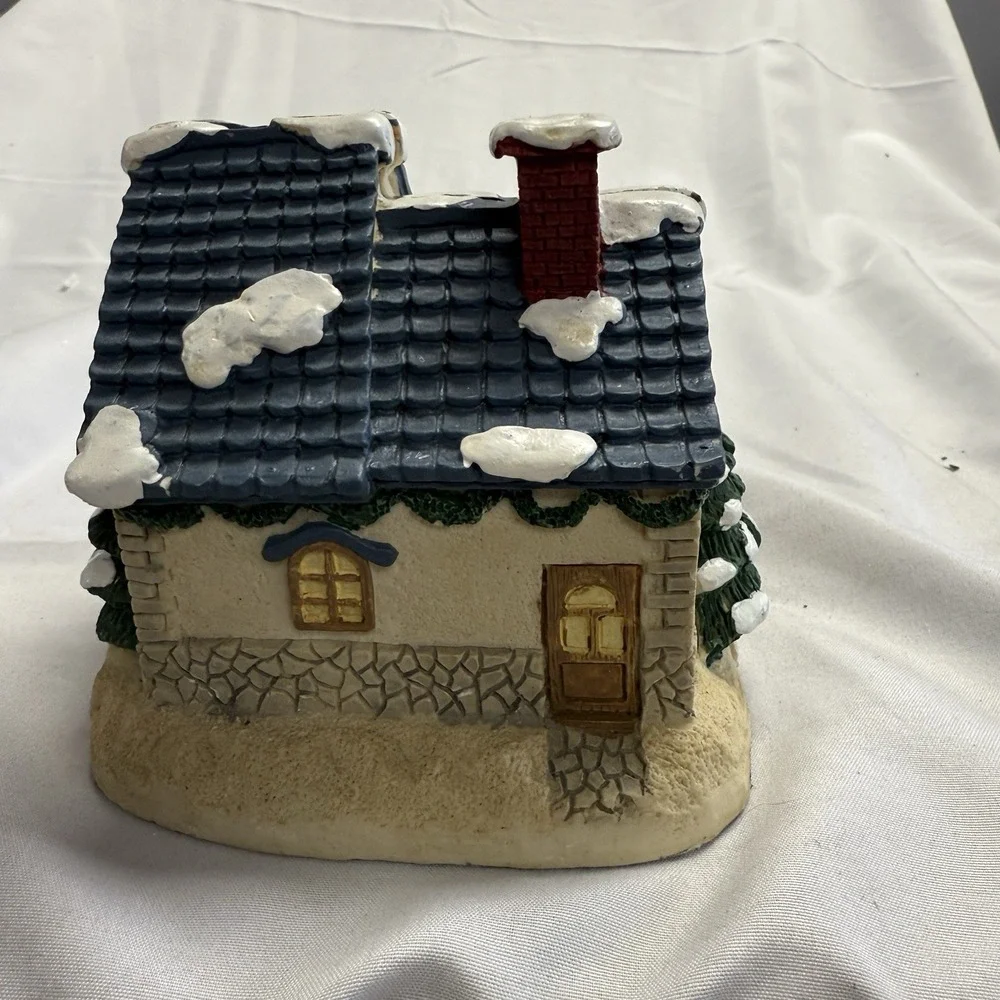 Vintage Reindeer Run Collectibles Christmas Resin Hinged House‎ Santa Elves 1993
